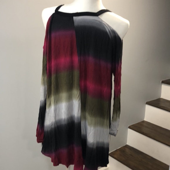 Cold shoulder long sleeved top - Picture 3 of 3